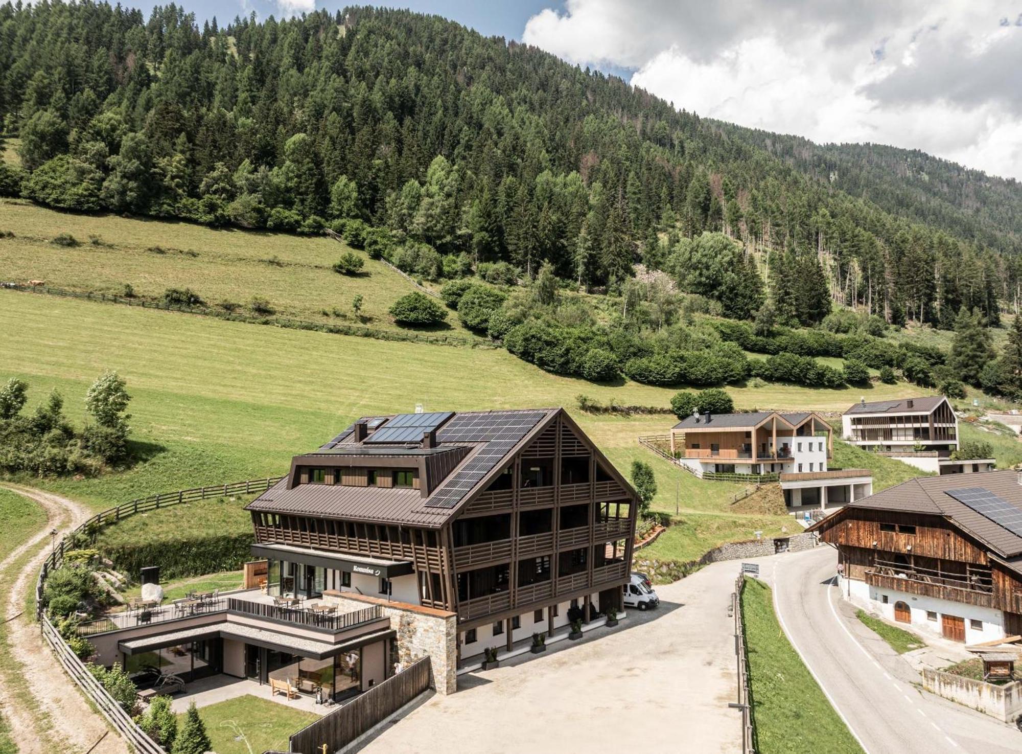 Hotel Rommisa Перча Екстериор снимка
