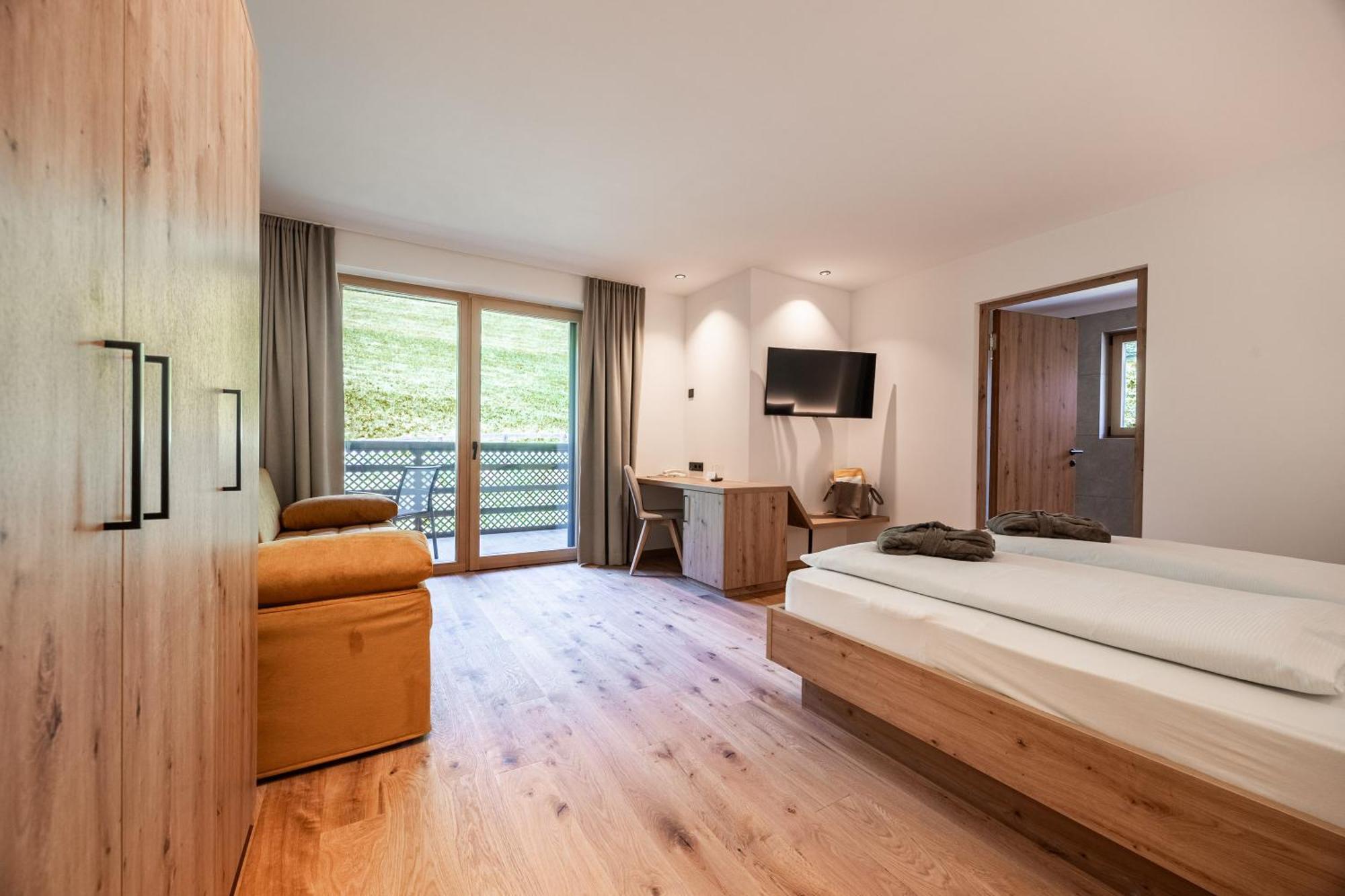 Hotel Rommisa Перча Екстериор снимка
